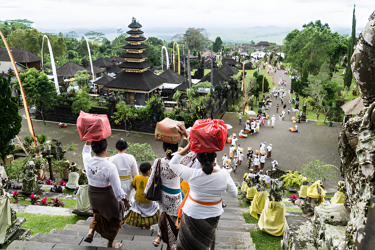 Traditional Temple Ceremony in Bali