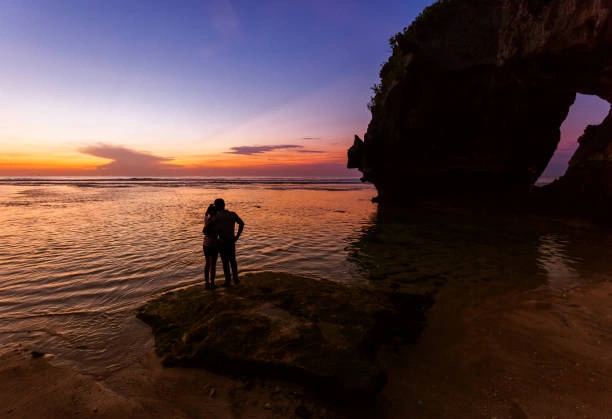 Couple enjoy coastal views in uluwatu beach