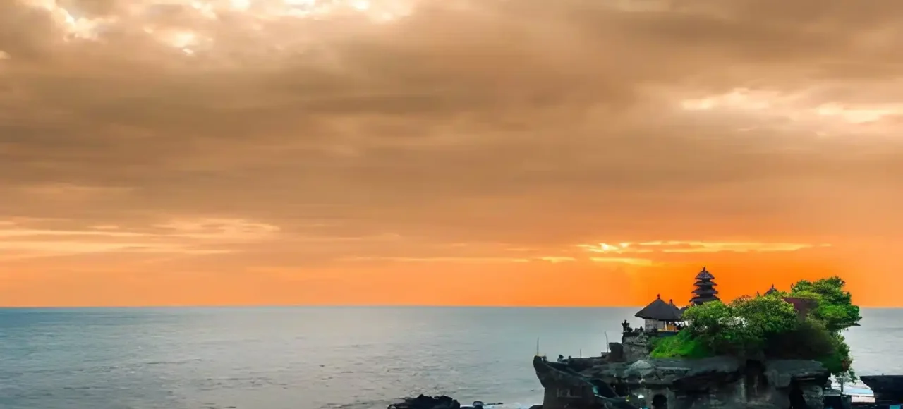 Tanah lot temple sunset