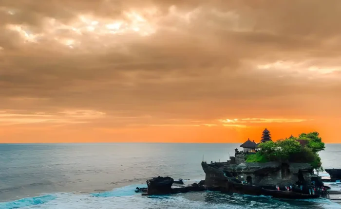 Tanah lot temple sunset