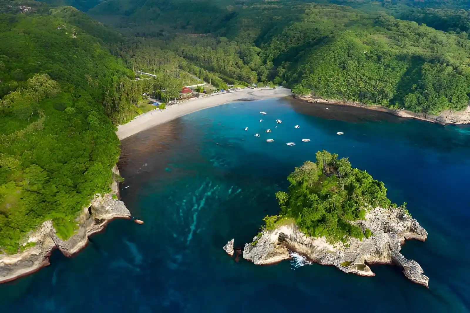 Crystal bay in nusa penida