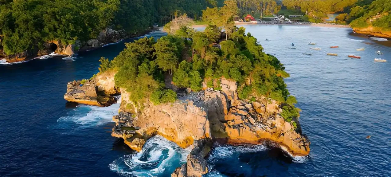 Crystal Bay Nusa Penida Clear Waters & Stunning Coastal Views