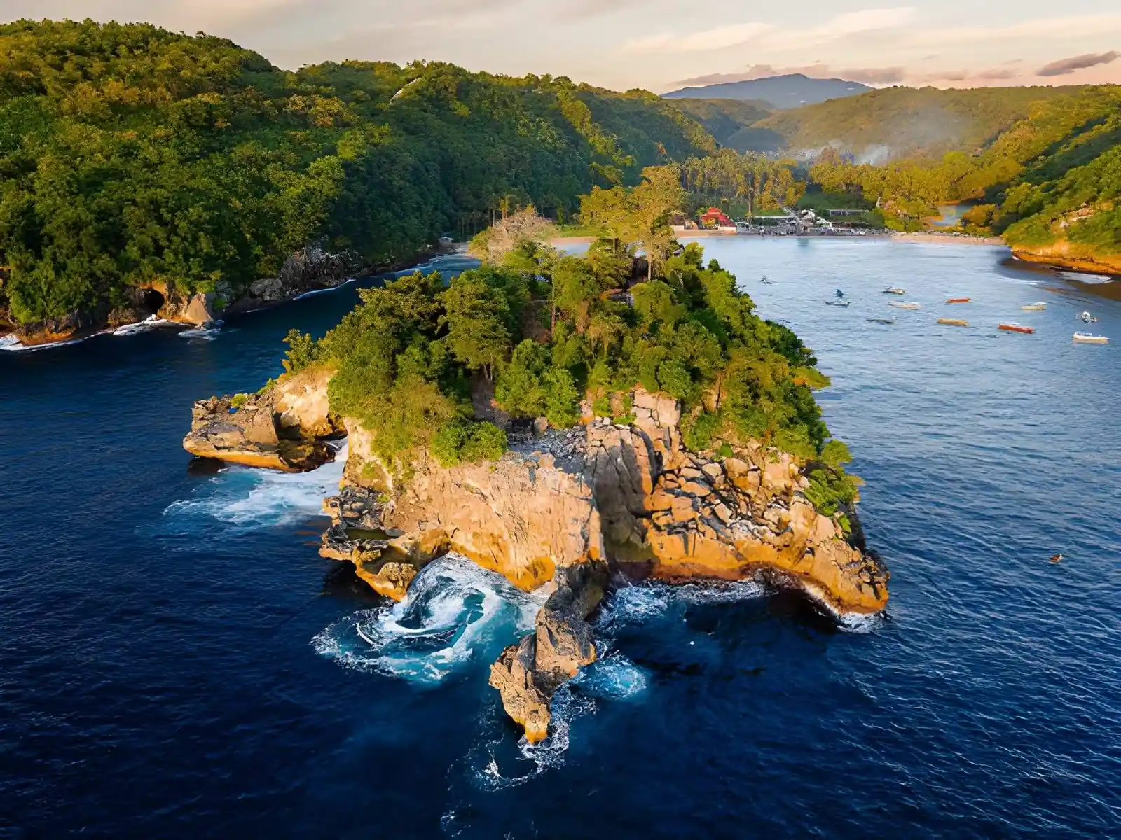 Crystal Bay Nusa Penida Clear Waters & Stunning Coastal Views