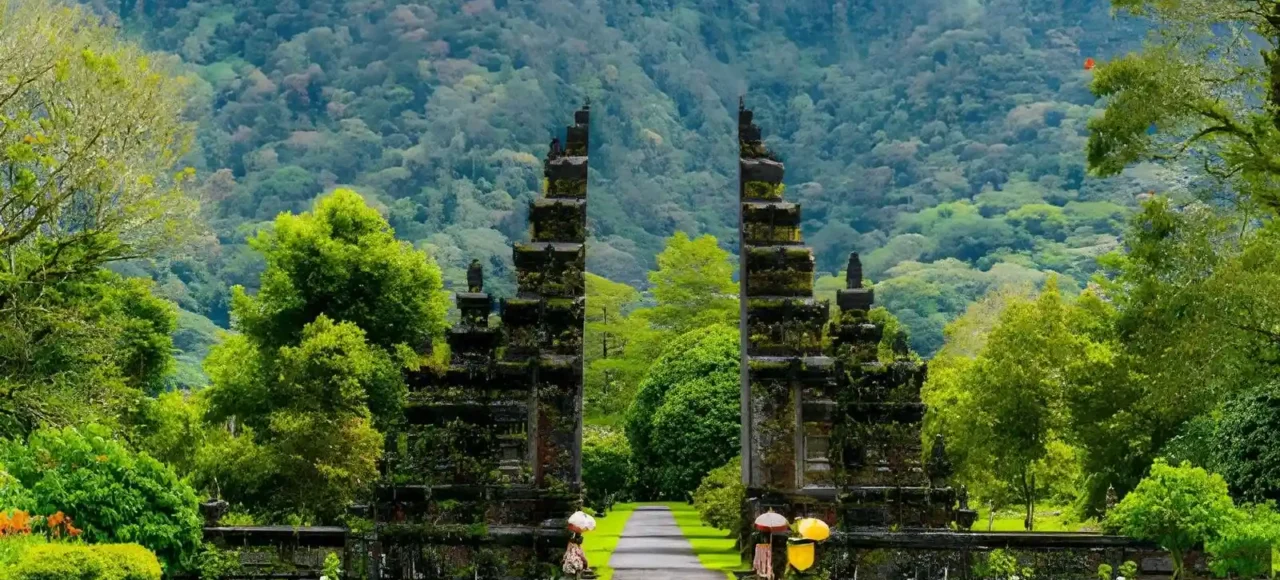 Handara Gate Bali Iconic Mountain Views & Complete Visitor Guide