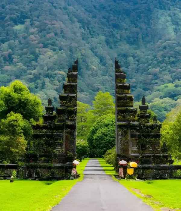 Handara Gate Bali Iconic Mountain Views & Complete Visitor Guide