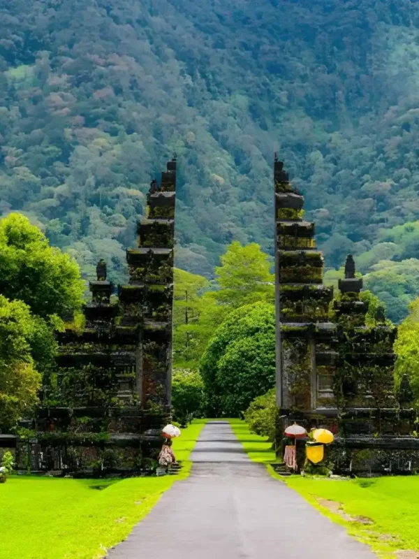 Handara Gate Bali Iconic Mountain Views & Complete Visitor Guide