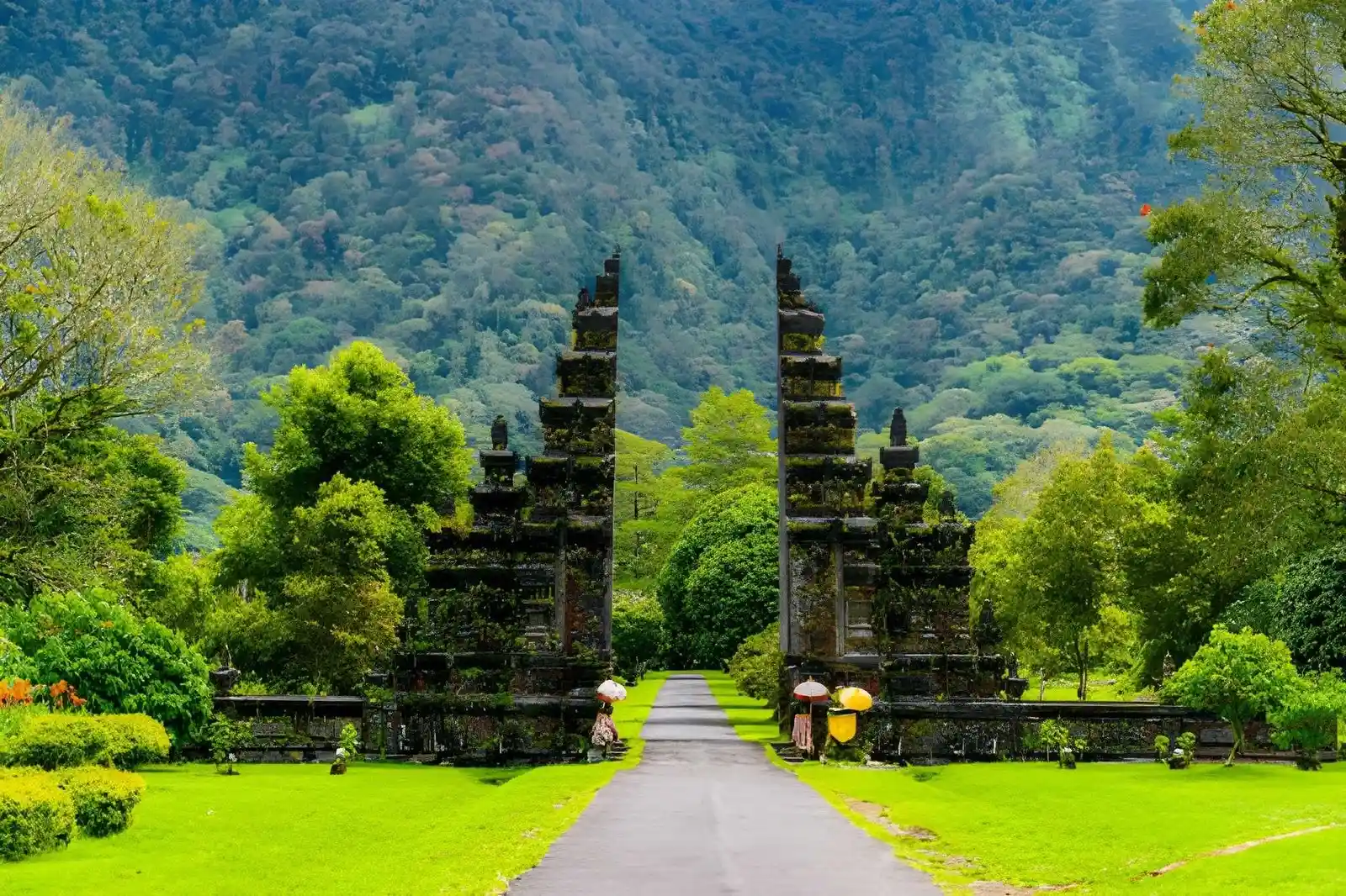 Handara Gate Bali Iconic Mountain Views & Complete Visitor Guide